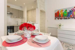 La Loge de lHorloge - 1 min PALAIS DES PAPES - AC CLIM - WIFI - HYPERCENTRE - vue sur le carrousel