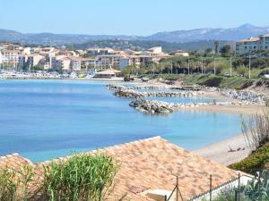 Appartements Appartement Six-Fours-les-Plages, 2 pieces, 4 personnes - FR-1-316-58 : photos des chambres