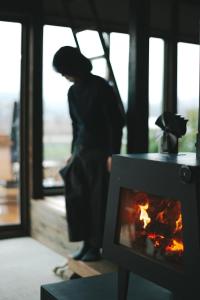 一棟貸しの古民家 燕と土と