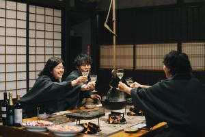 一棟貸しの古民家 燕と土と