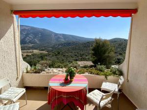 Appartements Mont-Ventoux, Provence, Appartement avec vue panoramique et piscine : photos des chambres