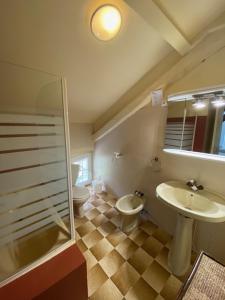 Hotels HOTEL ST SEBASTIEN : photos des chambres