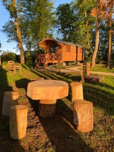 Sejours a la ferme Les Roulottes de l Herm Piscine Jacuzzi Perigord : photos des chambres