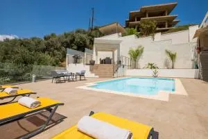 Owl Quality Residence - Troúlous