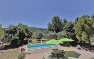 Maisons de vacances Nice home in Mormoiron with 3 Bedrooms and Outdoor swimming pool : photos des chambres