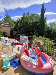 Maisons de vacances Sympathique Maison au Soleil & Whirlpool Prive dans Quartier Calme ! : photos des chambres