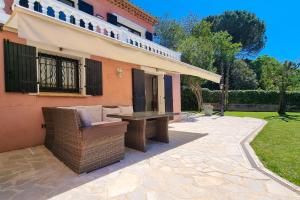 Villas La Dolce Villa 11 persones Private Pool beautiful Landscaped Garden : photos des chambres