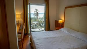 Comfort Double or Twin Room with Balcony and Lake View room in Hotel Mavino