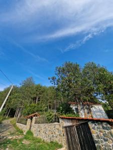 Bujtinat Skenderi Gjinar