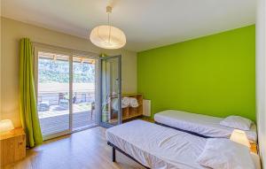 Maisons de vacances Amazing Home In Marcilhac-sur-cl With Wifi And 7 Bedrooms : photos des chambres