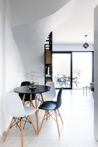 Pagani Blue - Luxury Maisonette B1