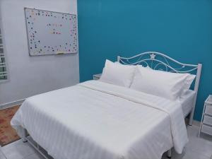 Homestay 88A Melaka for 9 pax with Private Pool, Smart TV, Netflix and Wifi