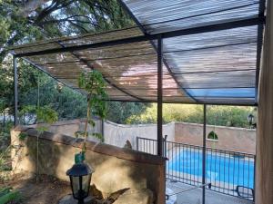 Logement indépendant Au Bonheur cuisine piscine clim proche centre village #dentelles Montmirrail