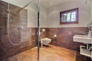 Lodge 6, next to cable car