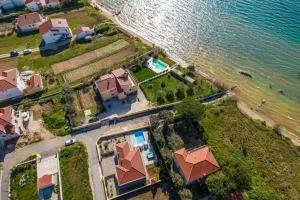 Villa Mattina, with heated pool and jacuzzi - Zarići
