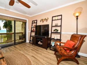 Aldea A8 Beachfront 2 Bedroom 2 Bath - Tranquil Belleair Beach