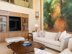 Meridian 1001 - A Spacious Beachfront Condo