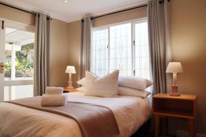 Stylish houseHeated swimming pool-5min to Beach