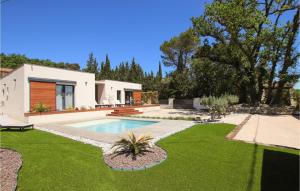 Maisons de vacances Beautiful Home In Sarrians With Outdoor Swimming Pool, Wifi And 3 Bedrooms : photos des chambres