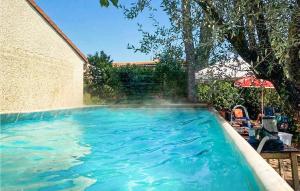 Maisons de vacances Amazing Home In Lapalud With Outdoor Swimming Pool, Wifi And Private Swimming Pool : photos des chambres