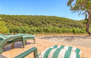 Maisons de vacances Cozy Home In Cabrerolles : photos des chambres