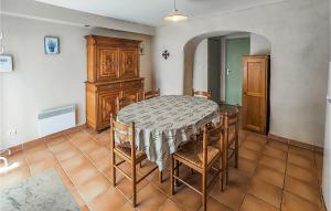 Maisons de vacances Cozy Home In Cabrerolles : photos des chambres