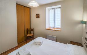 Maisons de vacances Cozy Home In Cabrerolles : photos des chambres