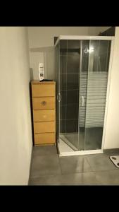 Appartements F2 50 m2 avec place de parking en ss privative et Clim chambre : photos des chambres