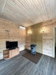 Котедж бiля рiчки село Кудашiвка