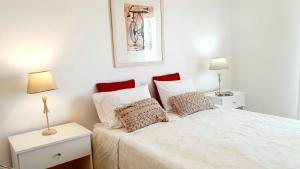 Quarteira Beach Vacation: 2BR steps to the sand