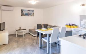 Nice Apartment In Pula With Kitchen
