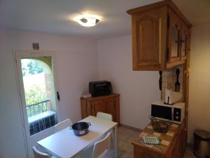 Appartements le provence avec piscine, climatisation et parking : photos des chambres