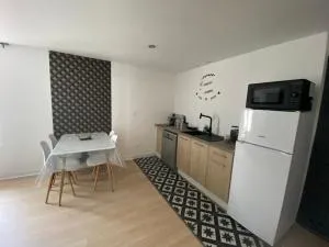 Bel Appartement 1er étage t2 4 pers avec cour les cocons de Madenn - 弗雷埃勒