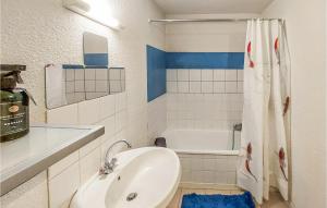 Appartements Awesome Apartment In Saint-etienne With Wifi And 1 Bedrooms : photos des chambres