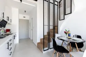 Pagani Blue - Luxury Maisonette B2 - Faraí