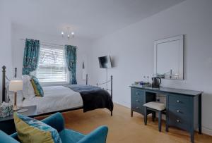 Deluxe Double Room with En-suite Bath room in Regency Guest House