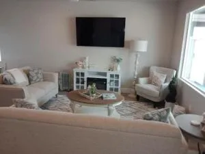 White Rocks-4beds, 3bath,hot tub - Cane Beds