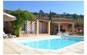 Maisons de vacances Awesome home in Callian with Outdoor swimming pool, WiFi and 3 Bedrooms : photos des chambres