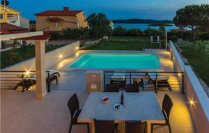 Two-Bedroom Holiday Home In Pomer