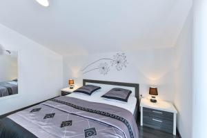 Family-friendly apartments with swimming pool Zadar - 16336