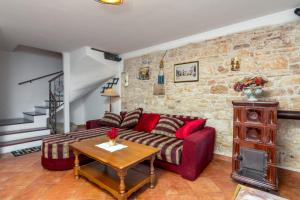 Two-Bedroom Holiday Home room in Holiday house with a parking space Valtura Pula - 16611