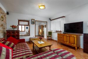 Holiday house with a parking space Valtura, Pula - 16611