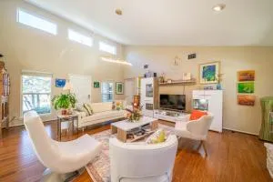 Master Bedroom with King Bed-FREE-WiFi-Snack-Parkg in Relaxing Oasis - سان ماركوس