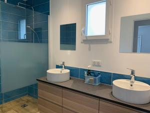 Villa de Luxe Rénovée avec Piscine, 4 Chambres, à 5 Minutes de la Plage - FR-1-726-25