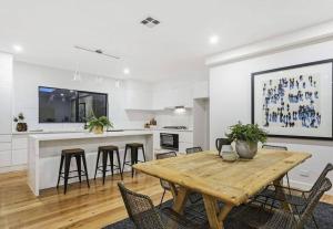 모닝턴 반도 Sanary a modern beach home in Martha Cove 싱글룸 로비