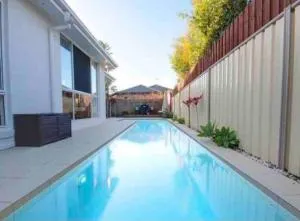 Sandstone Point Luxury 5 bedroom Home - Beachmere