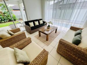 Sandstone Point Luxury 5 bedroom Home