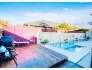 Sandstone Point Luxury 5 bedroom Home