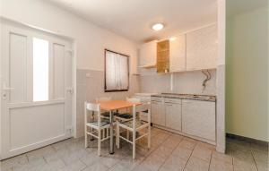 Nice Apartment In Bosana With Wifi