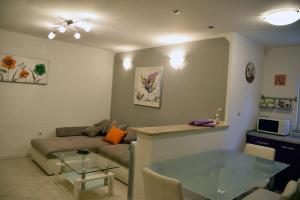 Luxury Flat with Heated Pool & Jacuzzi